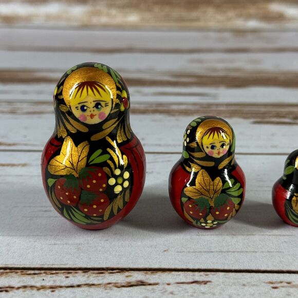 Vintage Russian Matryoshka Nesting Dolls 4 Dolls - Picture 2 of 4